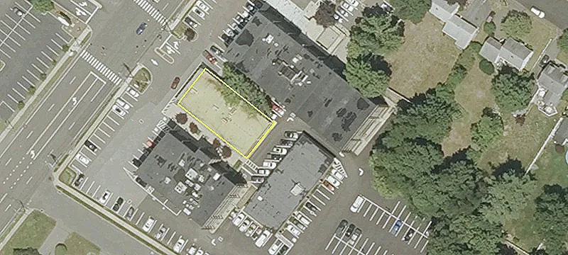 Office Complex Conveniently Located