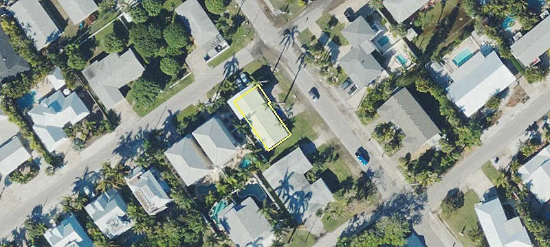 Corner Lot Near Beach Access
