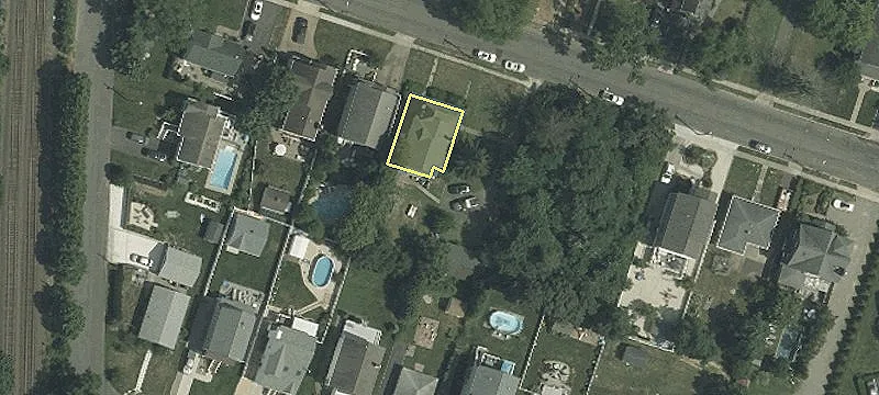 Expansive Lot in Coastal Community
