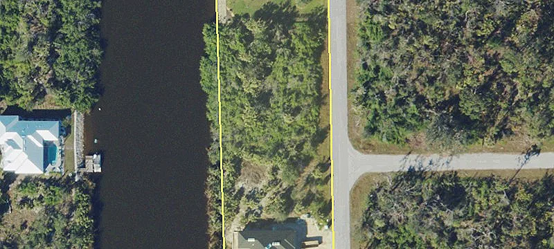 Waterfront Lot on Santa Cruz Canal