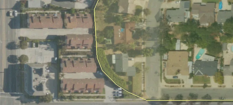Tri-Level Condo in Villa Norte
