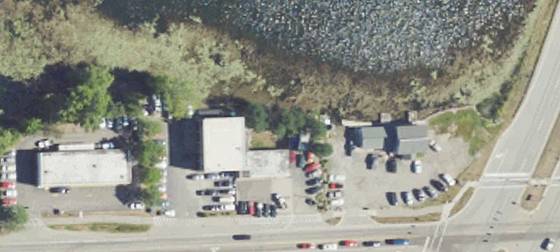 Auto Repair Shop on M24