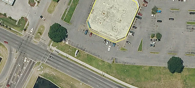 Retail Center on 4.84 Acres
