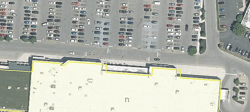 Retail Space in Busy Center