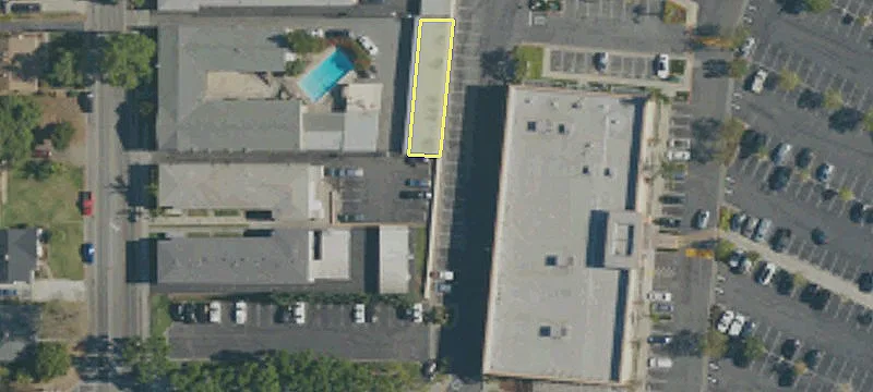 Restaurant Endcap with Private Patio
