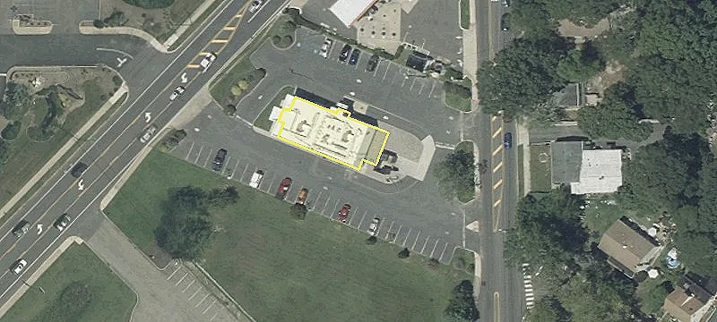 Retail Pad in Anchored Center