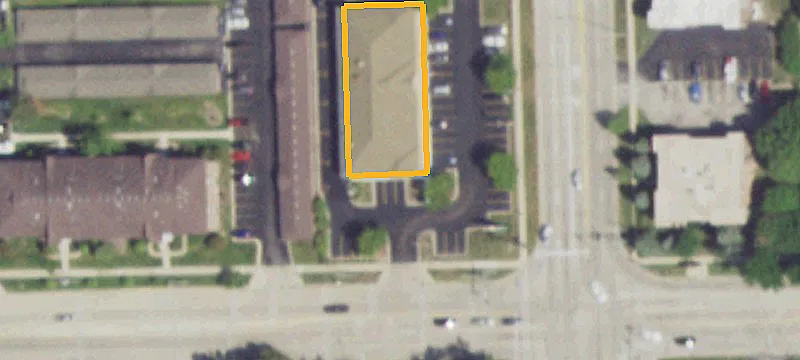 Retail Space in Oak Lawn