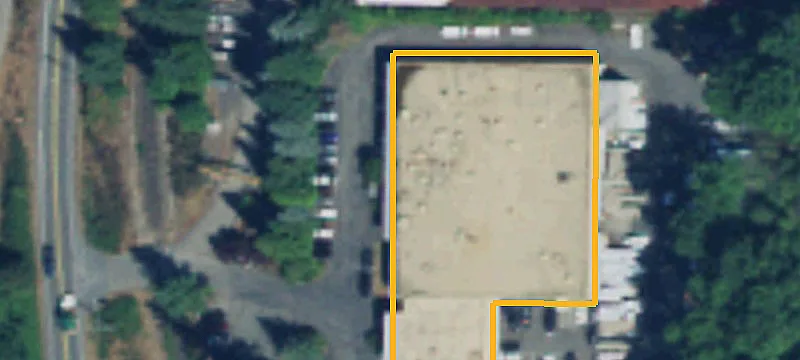 Woodinville Warehouse with Fenced Yard