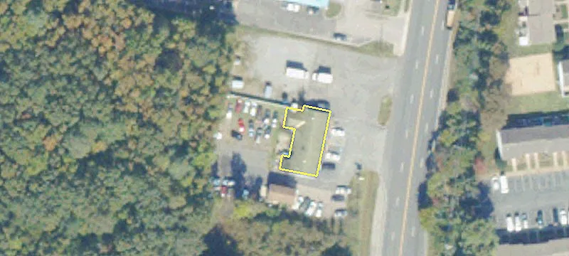 Versatile Retail/Warehouse Space Available