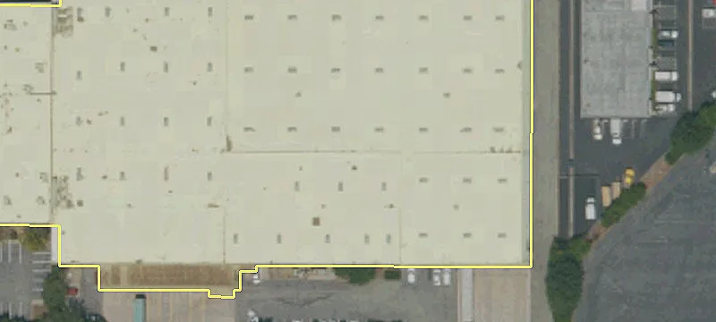 Industrial Building with Secured Yard