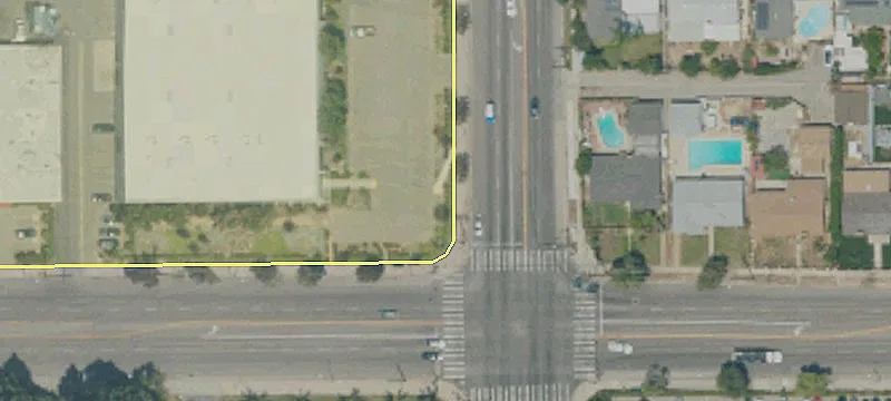 Distribution/Manufacturing Facility with Fenced Yard
