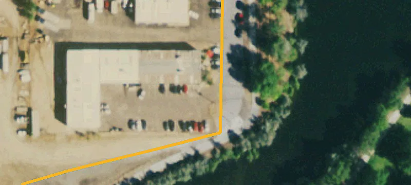 Flex Building with Fenced Yard