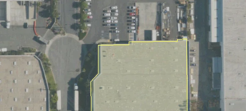 Freestanding Building with Secured Yard