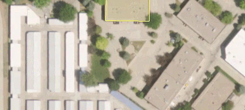 Compact Warehouse Space with Amenities
