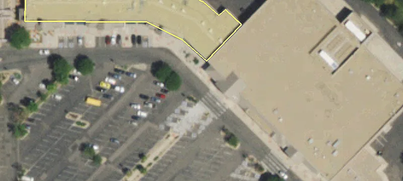 Retail Space with High Exposure