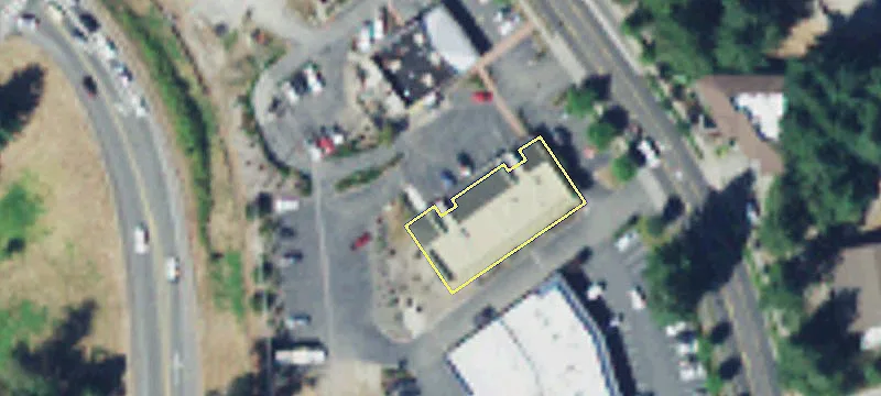 Retail Building with High Visibility