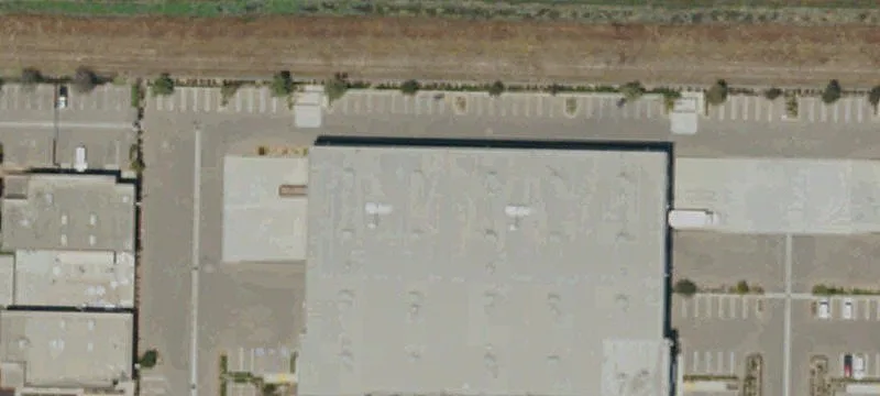 High-Bay Distribution Building Near Airport