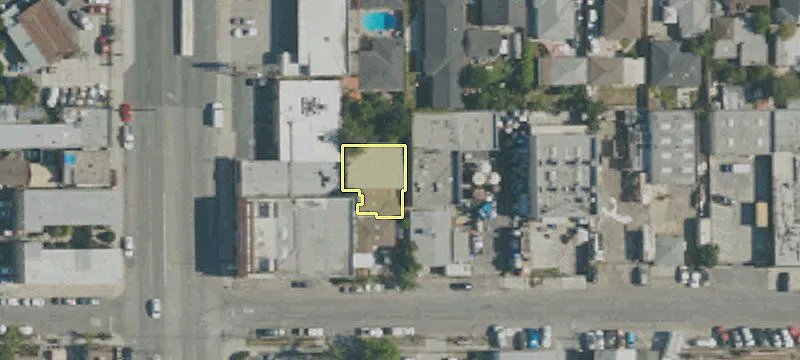 Corner Lot Warehouse/Retail/Showroom