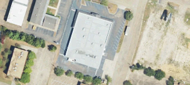 Versatile Building on Lakeland Drive