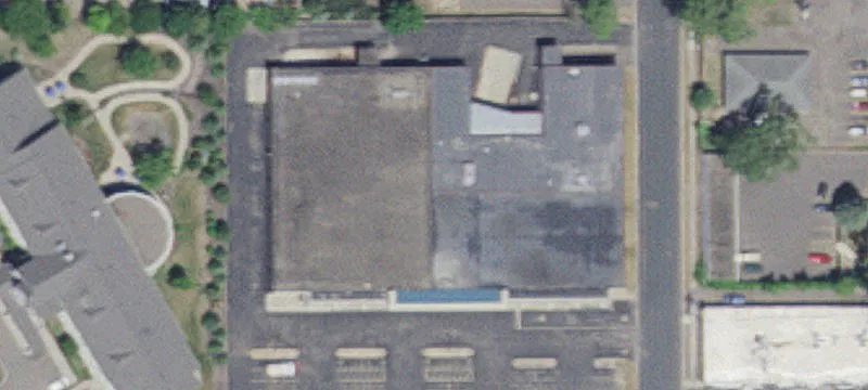 Commercial Space in Shopping Plaza