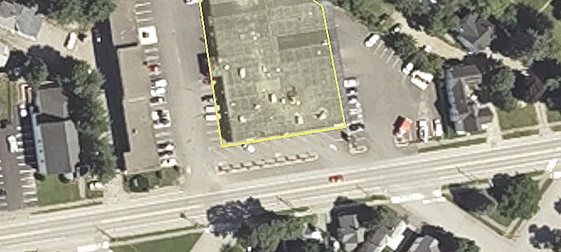 Multi-Use Building with Garage Space