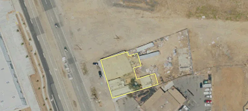 Industrial Building with Secured Yard