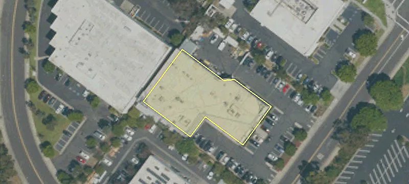 Freestanding Building on Acre Lot