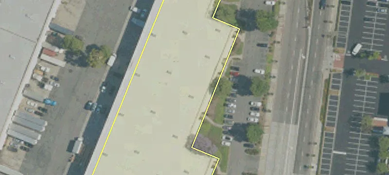 Distribution Space with Freeway Access