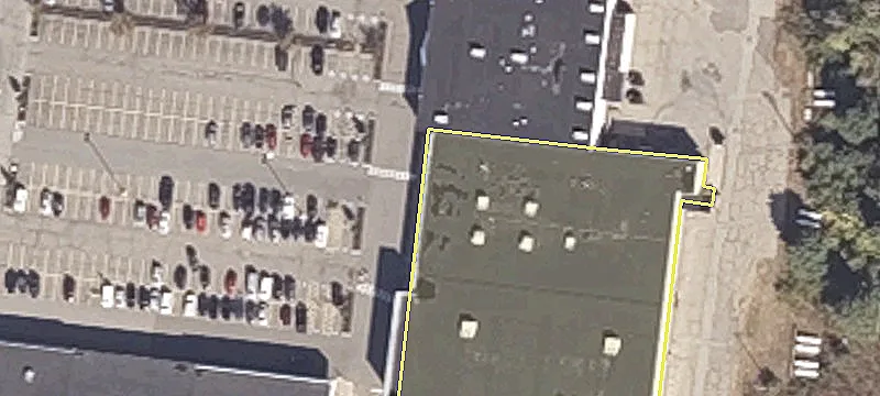 Retail Space in Wells Plaza