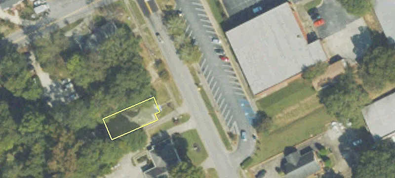 Retail Building on 4.7 Acres