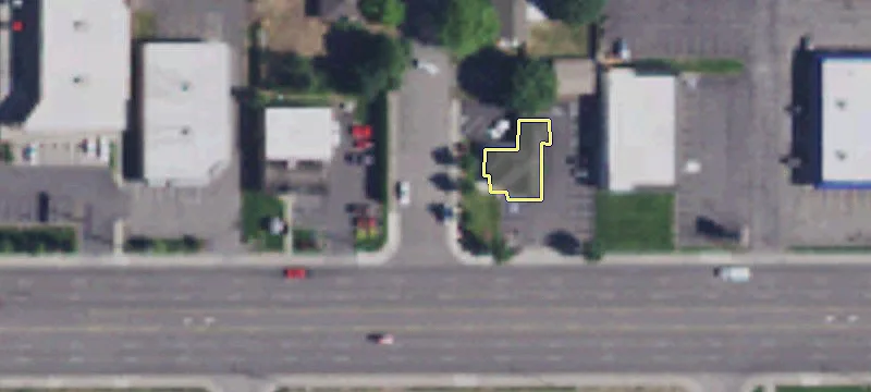 Retail Building with Car Bays