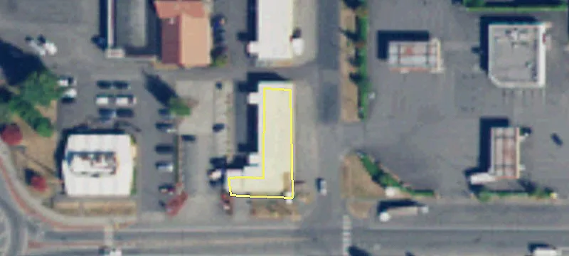 Versatile Property in High-Traffic Area