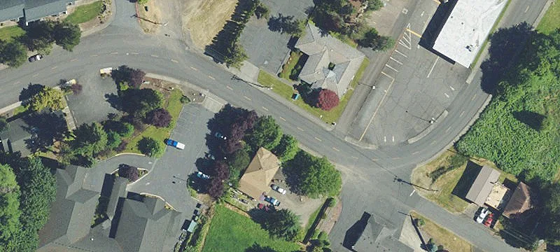 Versatile Commercial Building in Clatskanie