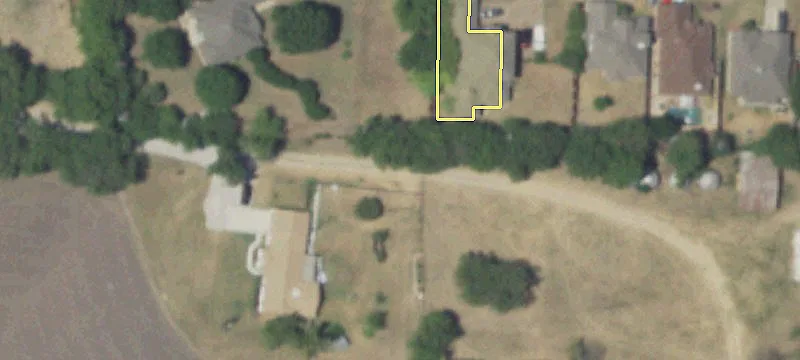 Expansive Acreage in Growing Area