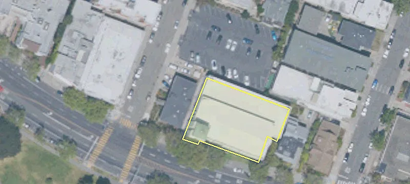Oakland Office Building Near Lake