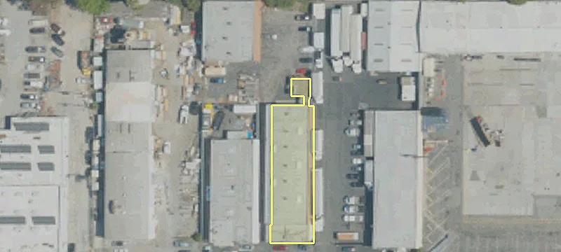 Freestanding Building with Fenced Yard