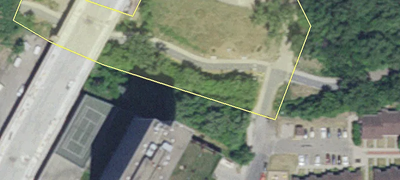 Land in Bluff Street Park