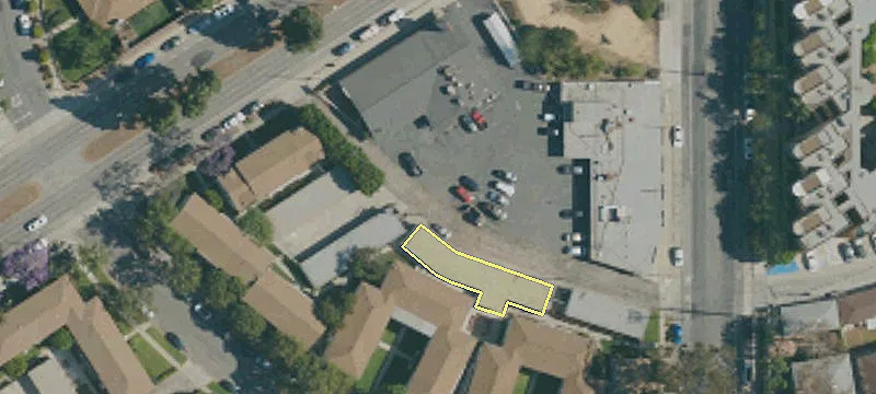 Corner Lot in Bixby Knolls