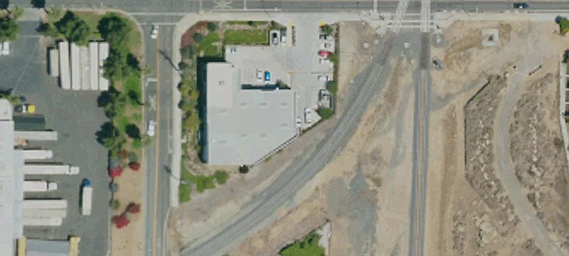 Industrial Building with Secured Yard