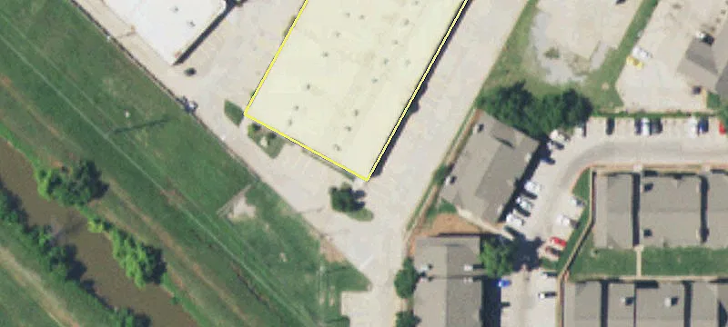 NW Expressway Retail Space Available