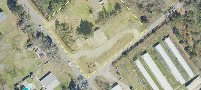 Freestanding Commercial Building with Yard