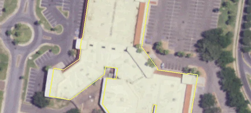 Updated Commercial Center Near Mall