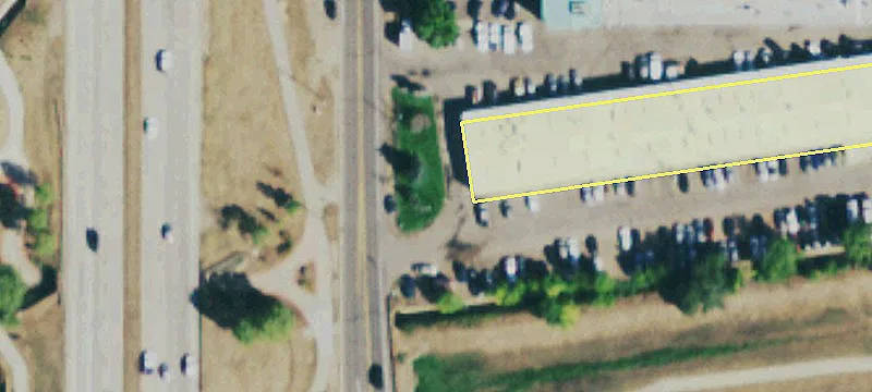 Commercial Unit with Open Areas