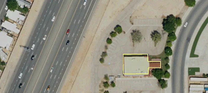 Freestanding Retail Building, Freeway Access