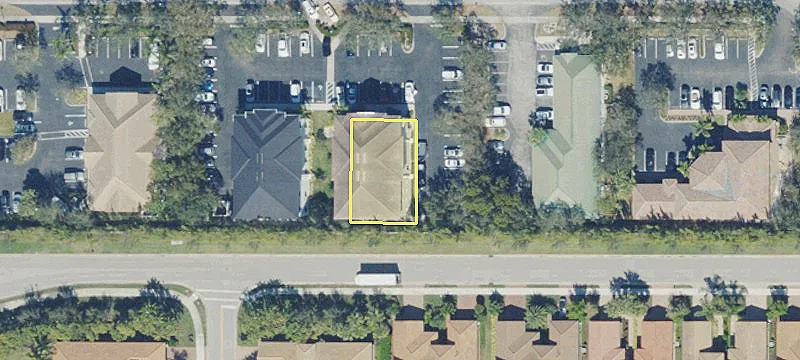Bright Office Space in Naples