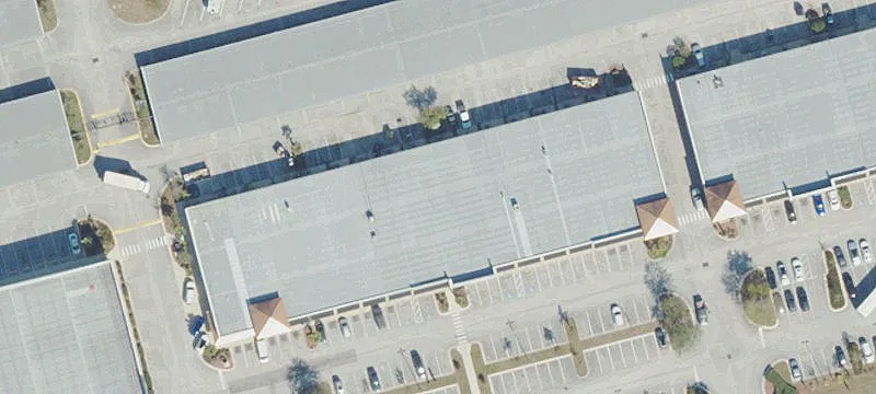 Retail Center in Mandarin