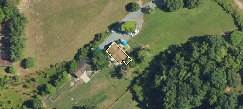 Land Close to Signalized Intersection