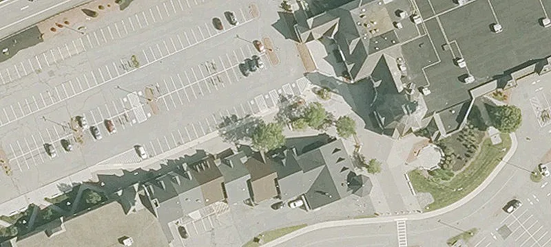 Retail Space in High-Traffic Plaza