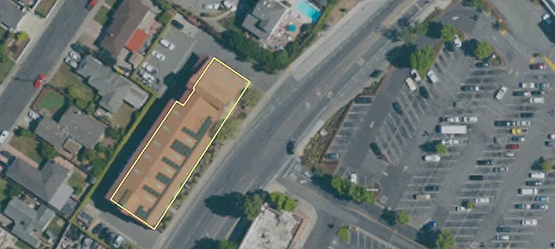 Warehouse Space Near Shopping Center