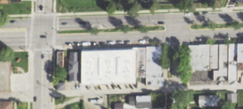 Retail Space on Devon Avenue